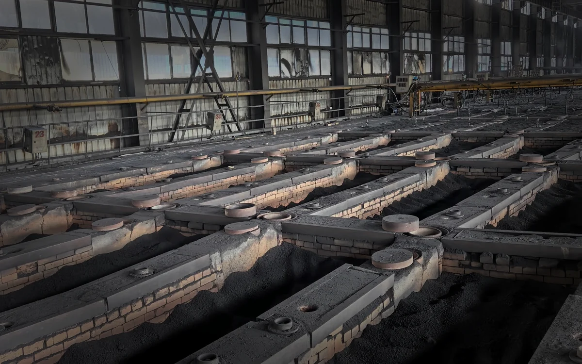 High-temperature furnace and workshop